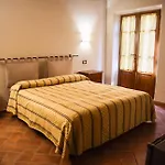 Lantgård La Vecchia Quercia *